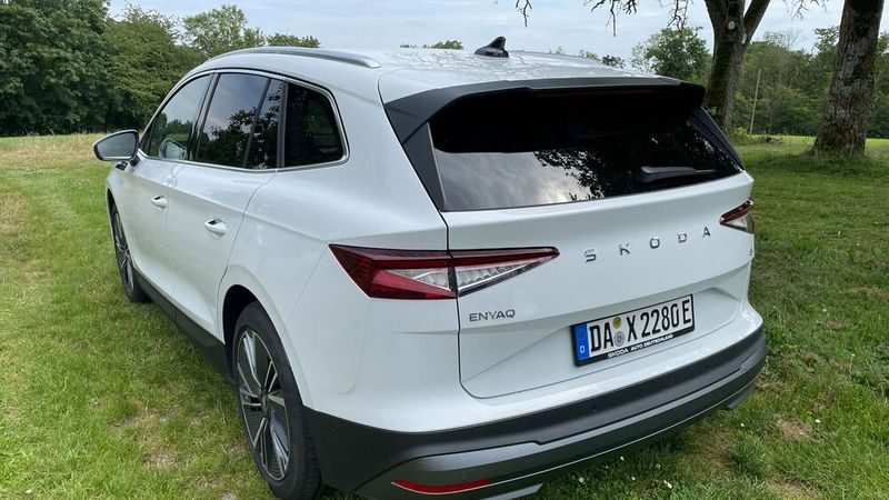 Das BEV wirkt allerdings gar nicht so bulllig, sondern gestreckt. Mit 4,62 Metern ist das Auto übrigens nicht länger als ein BMW 3er. (Bild: Grimm – VCG)