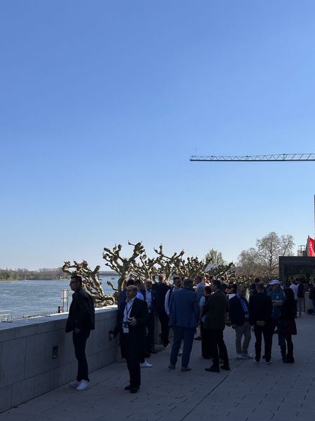 Nicht nur für die Raucher war diese Aussicht fast wie Urlaub haben. (Bild: Vogel IT-Medien GmbH)