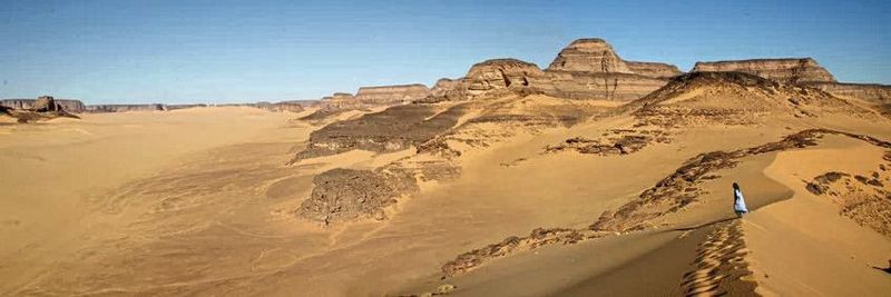 Aussicht von der Takarkori Rock Shelter in Südlibyen aus.(Bild:  Archaeological Mission in the Sahara, Sapienza University of Rome)
