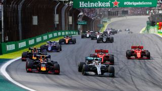 Die Formel 1 könnte im Juli die Saison wieder fortsetzen, aber vorerst ohne Zuschauer. (Bild: Daimler)