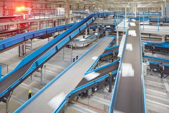 Forbo Siegling beweist in diesem Beitrag, dass die richtigen Förderbänder dafür eingesetzt werden können, bei Logstikabläufen deutlich Energie zu sparen. Lesen Sie hier, wie das geht. Forbo Siegling beweist in diesem Beitrag, dass die richtigen Förderbänder dafür eingesetzt werden können, bei Logstikabläufen deutlich Energie zu sparen. Lesen Sie hier, wie das geht.