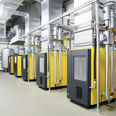 Voici à quoi cela ressemble : une station d'air comprimé classique équipée de conduits d'air destinés à la récupération de chaleur. L'air chaud est acheminé vers les pièces voisines par ces conduits. (Image :Kaeser)