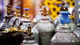 Für das Lagern von Gefahrstoffen in ortsbeweglichen Behältern gilt die TRGS 510. (Bild: © tool51 - stock.adobe.com)