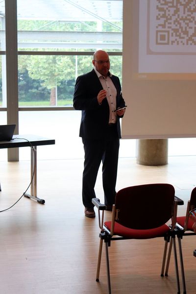 Bernd Heitzmann, Leiter Integrated Assembly Solutions (VDMA IAS) lieferte Antworten zum Thema Interoperabilität in der Schraubtechnik. (Bild: Alexander Stark)