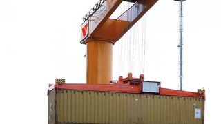 Schwenkkran für den Containerumschlag. (Vetter)