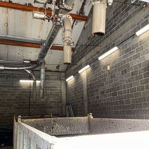 Die Klärschlamm-Menge muss in den Vorlagenbehältern permanent überwacht werden, um eine optimale Zufuhr in den Verarbeitungsprozess sicherzustellen: ein Fall für den Vegapuls C 21.(Bild:  Vega)