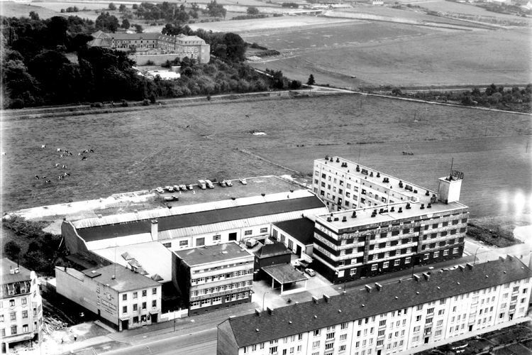 1951 übernahm Thüllen diese Opel-Werksniederlassung in der Jülicher Straße. (Autohaus Thüllen)