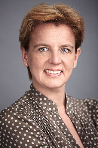 Neuer Chief Compliance Officer: Martina Maier (51) wird neue Leiterin der globalen Compliance-Abteilung der Siemens AG. Sie ist seit September 2017 bei Siemens tätig. Mit dem 1. Dezember 2018 wird Maier, die aktuell die Abteilung Kartellrecht bei Siemens leitet, die Position des Chief Compliance Officer übernehmen. Seit 2014 hat diesen Posten Klaus Moosmayer (49) inne, der das Unternehmen auf eigenen Wunsch verlässt. (Emmanuel Laurent)