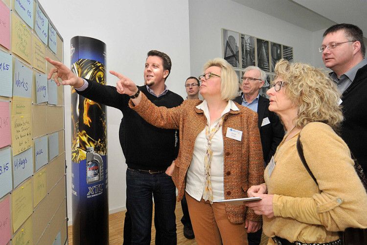 Themenfindung: Zu Beginn des Kalli-Camps stellten die Teilnehmer das Angebot der Veranstaltung zusammen. (Foto: Zietz)