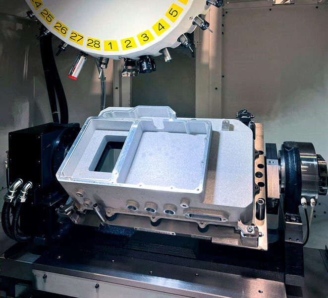 28 Werkzeugplätze und ein Verfahrweg von 500 mm in Y-Richtung erweitern die Möglichkeiten der «Robodrill». (Bild: Fanuc)