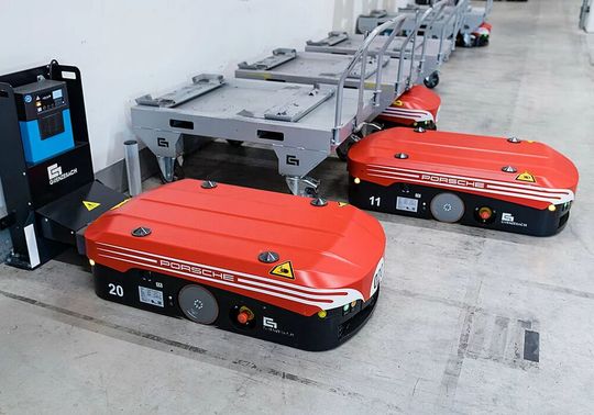 Zur Logimat wird Grenzebach unter anderem seinen „Porsche“ unter den fahrerlosen Transportsystemen präsentieren – das autonome System L1200S. Und Porsche selbst setzt bereits auf die, wie es heißt, schnellsten FTS mit einer Tragfähigkeit von 1.200 Kilogramm. Zur Logimat wird Grenzebach unter anderem seinen „Porsche“ unter den fahrerlosen Transportsystemen präsentieren – das autonome System L1200S. Und Porsche selbst setzt bereits auf die, wie es heißt, schnellsten FTS mit einer Tragfähigkeit von 1.200 Kilogramm.