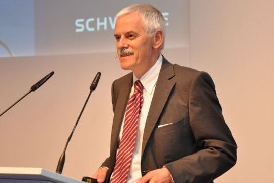 Präsentierte den Schwacke Markenmonitor 2011 in Frankfurt: Ifa-Chef Prof. Willi Diez, Leiter der wissenschaftlichen Erhebung (Archiv: Vogel Business Media)