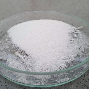 Abb. 2 (a) Polyethylen-Mikroplastik-Pulver (Durchmesser 200 bis 300 µm) ... 