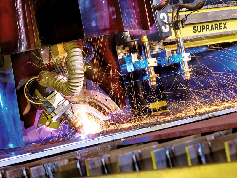 Ob schneiden, lochstechen oder Schweißnähte vorbereiten: Mit der Portalschneidmaschine sind die unterschiedlichsten Anwendungen möglich. (Bild: Esab Cutting Systems)