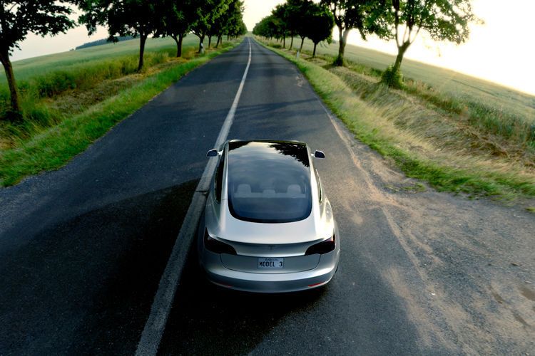 Die Vorbestellungen für das Model 3 kletterten schnell über die Marke von 400.000. (Foto: Tesla)