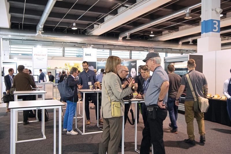 Die «maintenance Schweiz 2024» und die «all about automation» präsentieren vom 28. bis 29. August 2024 in Zürich Zukunftstechnologien, die die Bereiche industrielle Instandhaltung mit Industrieautomation, Robotik und Digitalisierung zusammenbringen.  (Bild: Easyfairs/Susanne Seiler)