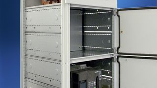 Beim Sammelschienensystem Ri4Power Form2-4_4000A hat Rittal der Sicherheit des Betriebspersonals besondere Aufmerksamkeit gewidmet. (Archiv: Vogel Business Media)