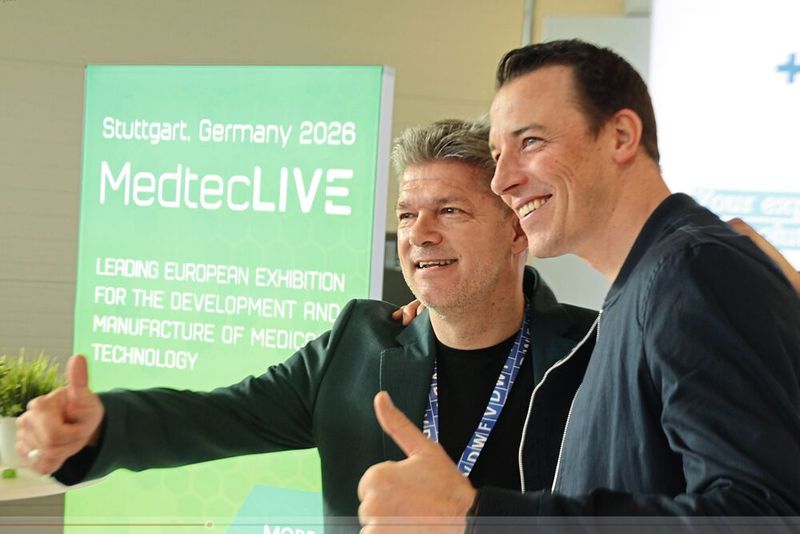 Freundlich und geduldig bis zum Schluss erfüllte Handball-Weltstar Dominik Klein an diesem Abend alle Bild- und Autogrammwünsche. (Bild: Maschinenmarkt)