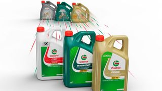 So sieht das neue, bereits in der Einführung befindliche, Castrol-Design für den Einzelhandel aus. Hinzu kommen neue Etiketten. Was das Ganze bringen soll, verrät der Schmierstoffexperte hier. (Bild: Castrol)