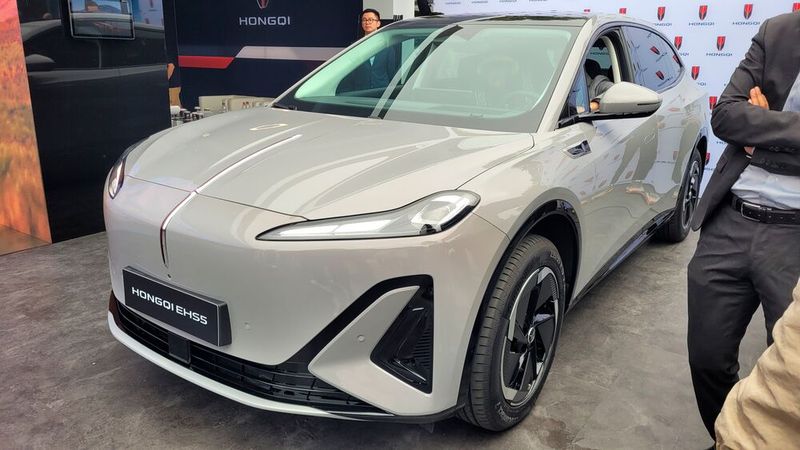 Hongqi stellte einst vor allem die chinesische Staatskarosse her. Inzwischen hat das Fabrikat eine ganze Palette an modernen Limousinen und SUVs im Portfolio. Jüngster Neuzugang ist der EHS5. (Bild: Wehner - VCG)