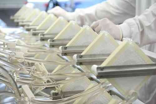 Die Produktion von Medizinprodukten wie Membranfiltern kann im Grunde jederzeit durch ein unangekündigtes Audit überprüft werden. (Bild: BVMed Bilderpool/Novalung)