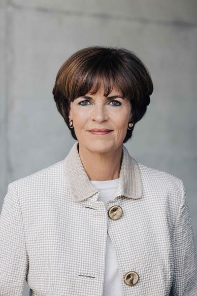 Die Vorsitzende des Vorstands Dr. Nicola Leibinger-Kammüller und die Trumpf-Vorstände Dr.-Ing. Mathias Kammüller (CDO), Dr. Lars Grünert (CFO), Oliver Maassen (CHRO), Dr.-Ing. Stephan Mayer (CEO Machine Tools) behalten ihre bisherigen Funktionen. (Bild: Trumpf Group)