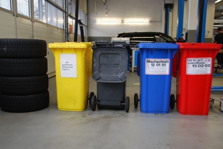 Die Abfallbeseitung im Autohaus unterliegt klar definierten Standards. (Foto: Rubbel)