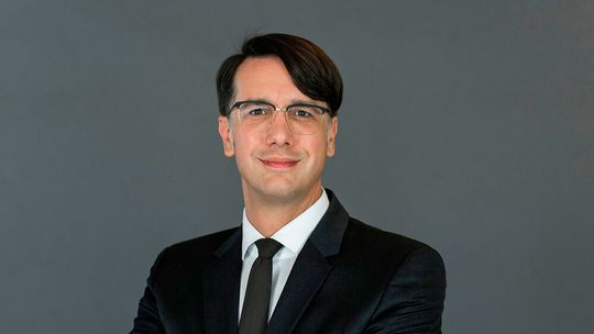 Andreas Hotzfeld ist Verkaufsleiter Gebrauchtwagen im Mercedes-Autohaus Falter.(Bild:  Autohaus Falter)