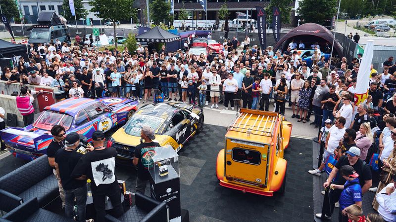 Nach den ersten Live-Stopps der Tour bei der Ultrace in Düsseldorf und der Nordic Motor Show in Neumünster sowie der Präsentation der Top-3-Fahrzeuge bei Rock am Ring traten die drei deutschen Finalisten nun in München gegeneinander an.  (Bild: Matell)