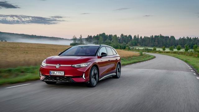 Mit dem ID 7 GTX schickt Volkswagen sein bislang stärkstes Elektromodell als Kombi und Limousine an den Start.(Bild:  VW)