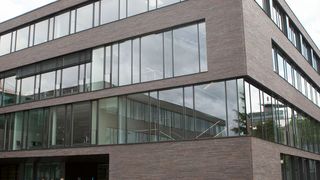 Im Bereich Automobilwirtschaft hat die Duale Hochschule Baden-Württemberg in Heilbronn noch Studienplätze frei.  (DHBW)