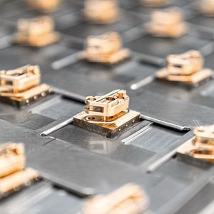 Perfektes Ergebnis: Mit der neuen Hermle-Anlage konnte Hohner seine Produktivität bereits von 30 auf 80 Prozent steigern.