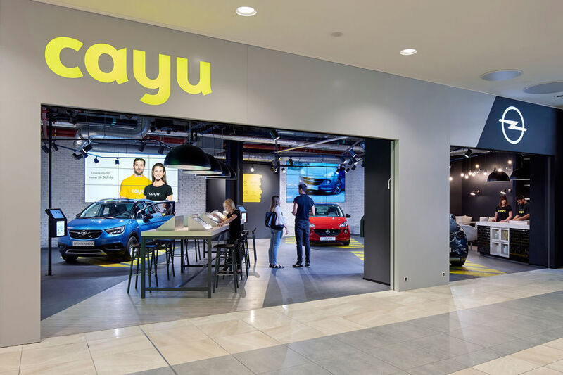 Um langfristig vorne zu bleiben, probiert die AVAG stets auf vielen Feldern Neues aus. Gemeinsam mit ihrem wichtigsten Herstellerpartner Opel haben die Augsburger in Stuttgart im Herbst 2017 ein neues Vertriebsformat eröffnet, den Cayu-Store. (Opel)