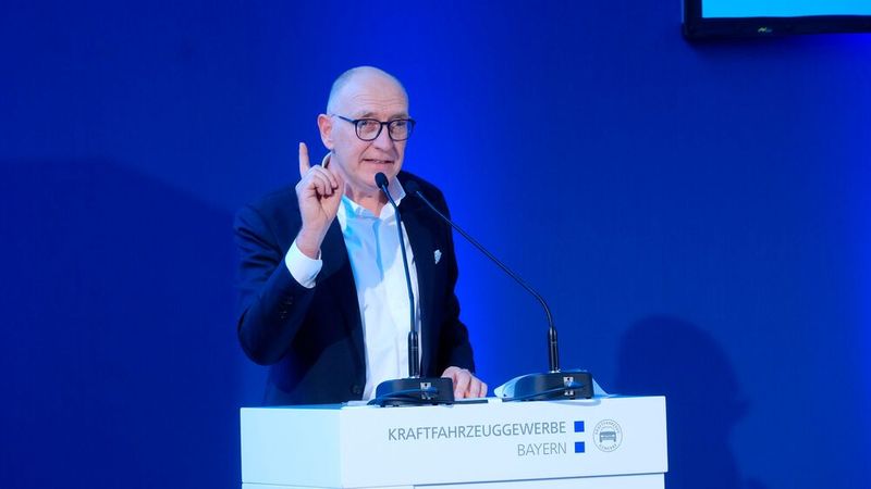 Präsident Günter Friedl kritisierte den politischen Zickzack-Kurs der Politik hinsichtlich der Elektroförderung.  (Bild: Holger Zietz - VCG)
