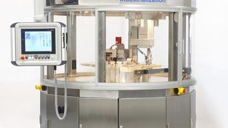 Mit einem neu entwickelten, indexierenden Rundtakttisch speziell für das Handling von Kleinstteilen in der Massenproduktion hat die Maschinenbausparte der Royal PHILIPS Electronics die maximale Geschwindigkeit eines solchen Rundlauftisches von 100 auf bis zu 180 Takte pro Minute erhöht. (Bild: Mitsubishi Electric Europe)