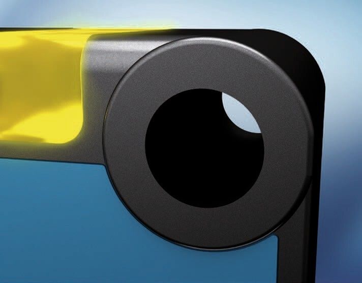 Ganz schön hart im Nehmen: Der Werkstoff  Vistal erreicht eine sehr hohe Festigkeit, die um ein Vielfaches über den Normwerten von Standard-Kunststoffen liegt. Dadurch bieten die Gehäuse der IQ-Produktfamilien u. a. ein sehr hohes, mit Metall durchaus vergleichbares, Anzugsdrehmoment und gewährleisten so eine sichere Montage. (Bild: Sick)