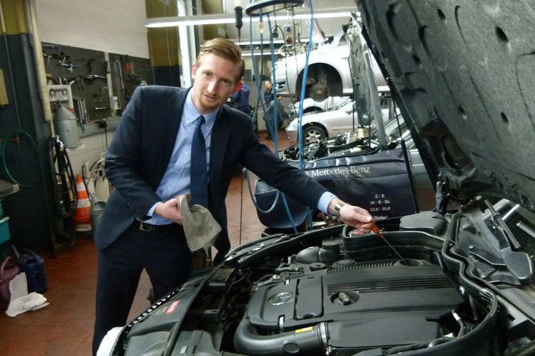 Thomas Kestenholz hat als gelernter Kfz-Mechatroniker kaum noch Zeit, in der Werkstatt selbst Hand anzulegen. (Foto: Lulei)