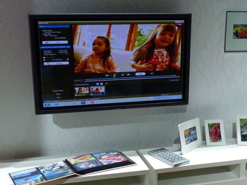 Die Kombination mit hochauflösenden Flachbildschirmen macht es möglich: HD-Inkjet-Printing bequem vom Wohnzimmer-Sofa aus… (Archiv: Vogel Business Media)