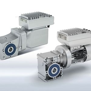 Ein Umrichter, zwei Varianten: Nordac ON für den Betrieb mit Asynchronmotoren (vorne) und Nordac ON+ für die Kombination mit Synchronmotoren.(Bild:  Nord Drivesystems)