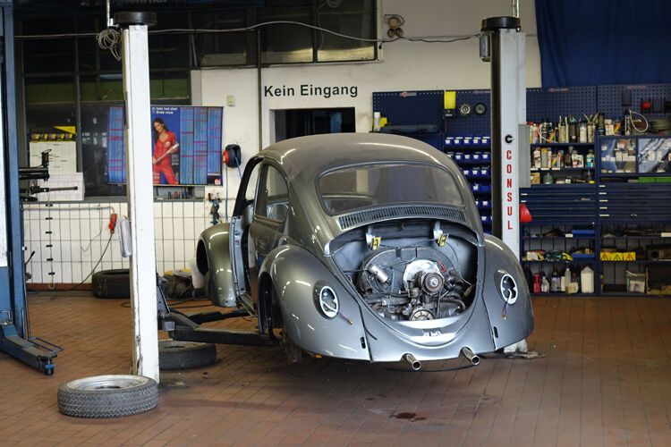 Bis dieser Käfer wieder fahrbereit ist, müssen noch einigie Stunden Arbeit geleistet werden.  (Bild: Schreiner/»kfz-betrieb«)