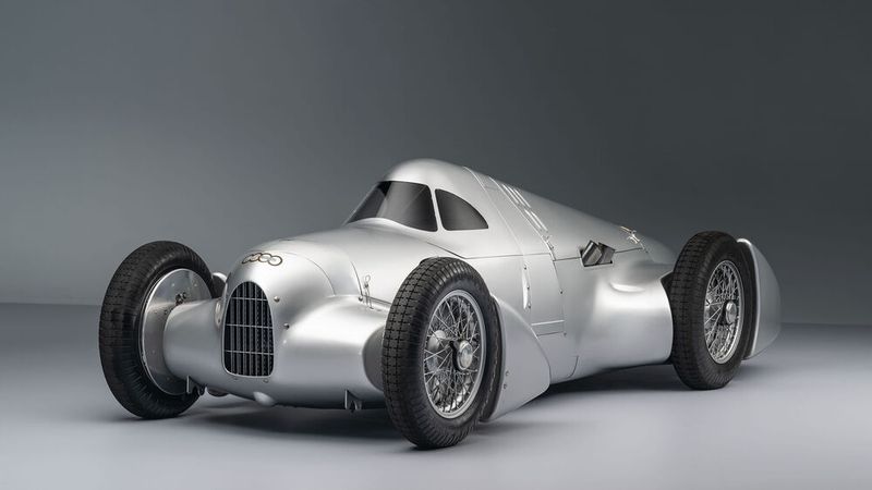 Audi hat auf Basis von zahlreichen Archivdokumenten von Crosthwaite & Gardiner den Lucca nachbauen lassen. Die englischen Restaurationsspezialisten haben das Projekt nach gut dreijähriger Bauzeit Anfang 2026 fertig gestellt.  (Bild: AUDI AG)
