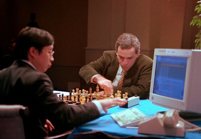 Garry Kasparow (rechts) hatte im Kampf gegen Deep Blue keine Chance. (ampnet)