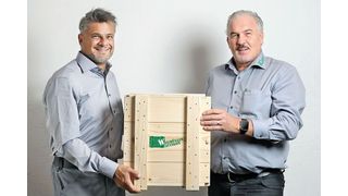 Verpackungsberatung vor Ort: Stefan Di Staso (links) verstärkt das Aussendienst-Beraterteam der Wegmüller AG und tritt die Nachfolge von Tony Rempfler (rechts) an. (Wegmüller AG)