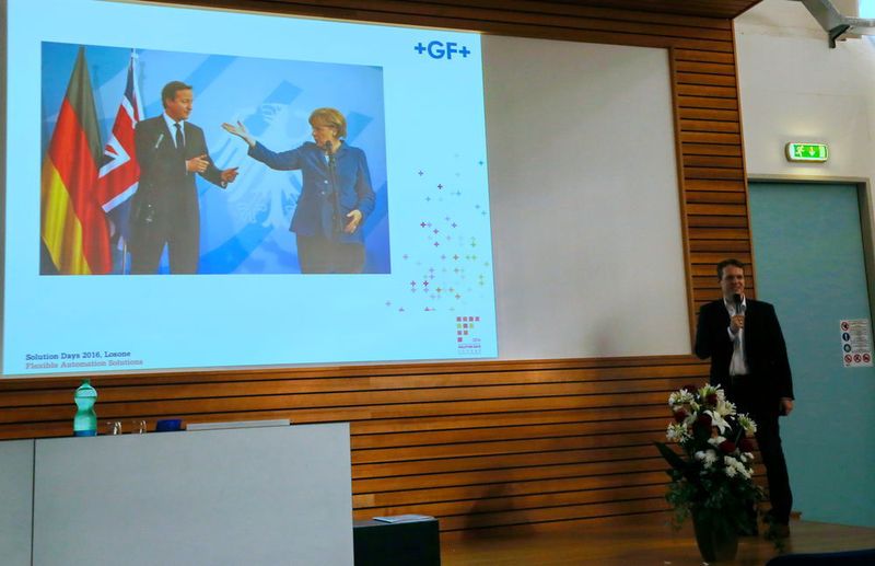 Vor dem Hintergrund des Brexit: am Tag nach dem britischen Referendum zeigte GF Machining Solution und Geschäftsführer Thomas Wengi in seiner Begrüssungsansprache Lösungen für Schweizer Fertigungsunternehmen. (Anne Richter, SMM)