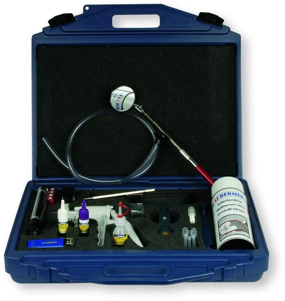 Für die professionelle Scheibenreparatur werden den Werkstätten heute von den Werkstattausrüstern Reparatursets angeboten. (Archiv: Vogel Business Media)