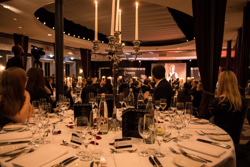 Die Tische sind gedeckt ....  (artful rooms / Vogel IT-Medien GmbH)