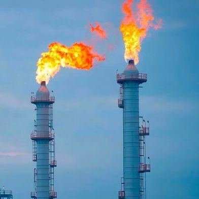 The World Bank’s 'Global Gas Flaring Tracker Report' shares that global gas flaring increased from 157 bcm in 2024 to 167 bcm in 2025, a 6 % increase.  (Source: © JAYDA RIN - stock.adobe.com)