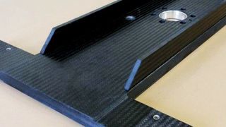 Zur Erhöhung der Steifigkeit bei gleichzeitig minimalem Gewicht wurde eine Sandwichbauweise realisiert. Die CFK-Konstruktion wiegt nur noch 12 kg (gegenüber 29 kg Aluminium-Konstruktion). (SGL Group)