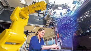 Bereits Ende 2023 startete Bosch in zwei deutschen Werken erste Projekte, bei denen generative KI synthetische Bilder erzeugt, um KI-Lösungen für die optische Inspektion zu entwickeln und zu skalieren oder bereits vorhandene KI-Modelle zu optimieren. (Bild: Robert Bosch GmbH)