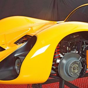 Kreisel Evex 910e: Der Elektromobilitäts-Spezialist Kreisel hat einen EVEX-Porsche 910 vollständig zum elektrischen Supersportwagen umgerüstet. Der Kreisel EVEX 910e schafft mehr als 300 Kilometer pro Stunde, beschleunigt in 2,5 Sekunden von 0 auf 100 und verfügt im Gegensatz zum historischen Original von Porsche über eine Straßenzulassung (H-Kennzeichen).(Bild:  EVEX Fahrzeugbau GmbH)